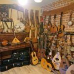 03.01.2021 Ćmielów. Zbiory instrumentów muzycznych Stanisława Jacka Machały / Emilia Sitarska / Radio Kielce