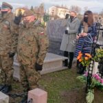 23.01.2021. Mirzec. Złożenie kwiatów na grobie Józefa Prendowskiego / Anna Głąb / Radio Kielce