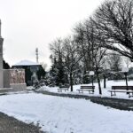 Końskie. W 1946 roku na pustym placu po cerkwi postawiono pomnik upamiętniający wydarzenia obu wojen światowych / Magdalena Galas-Klusek / Radio Kielce