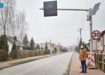 02.01.2021. Starachowice, Urządzenia do pomiarów prędkości. Na zdjęciu: Piotr Babicki - starosta starachowicki / Starostwo Powiatowe w Starachowicach