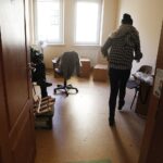 21.01.2021 Kielce. Przeprowadzka Departamentu Kultury i Dziedzictwa Narodowego oraz Departamentu Edukacji, Sportu i Turystyki z budynku przy ulicy Planty do urzędu marszałkowskiego / Jarosław Kubalski / Radio Kielce