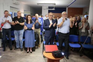 12.07.2020. Kielce. Sztab wyborczy PO. Na zdjęciu (drugi z lewej): Adam Cyrański - poseł KO, Marzena Okła-Drewnowicz - poseł PO, Artur Gierada - lider świętokrzyskich struktur PO, Lucjan Pietrzczyk / Wiktor Taszłow / Radio Kielce