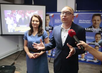 12.07.2020. Kielce. Sztab wyborczy PO. Na zdjęciu (z lewej): Marzena Okła-Drewnowicz - poseł PO, Artur Gierada - lider świętokrzyskich struktur PO / Wiktor Taszłow / Radio Kielce