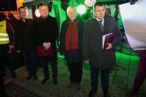 01.01.2020. Klimontów. Sylwester. Na zdjęciu (od prawej): Marek Goździewski - burmistrz Klimontowa, Krzysztof Lipiec - poseł PiS, Zbigniew Koniusz - wojewoda świętokrzyski, Andrzej Pruś - przewodniczący Sejmiku Województwa Świętokrzyskiego / Wiktor Taszłow / Radio Kielce