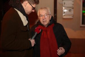 01.01.2020. Klimontów. Sylwester. Na zdjęciu (od lewej): Mateusz Kaczmarczyk - Radio Kielce, Krzysztof Lipiec - poseł PiS / Wiktor Taszłow / Radio Kielce