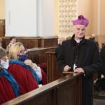 03.06.2020. Masłów. Msza święta w 29. rocznicę wizyty papieża Jana Pawła II w Masłowie. Na zdjęciu (z prawej): biskup Marian Florczyk / Wiktor Taszłow / Radio Kielce