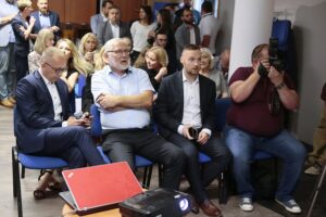 12.07.2020. Kielce. Sztab wyborczy PO. Na zdjęciu (z lewej): Artur Gierada - lider świętokrzyskich struktur PO, Lucjan Pietrzczyk / Wiktor Taszłow / Radio Kielce