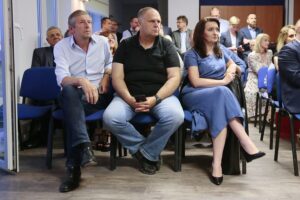 12.07.2020. Kielce. Sztab wyborczy PO. Na zdjęciu (drugi z lewej): Adam Cyrański - poseł KO, Marzena Okła-Drewnowicz - poseł PO / Wiktor Taszłow / Radio Kielce