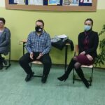 26.01.2021 Starachowice. Spotkanie w sprawie reorganizacji Szkoły Podstawowej nr 2. Na zdjęciu od lewej: dyrektor szkoły Agnieszka Samsonowska, prezydent Starachowic Marek Materek, wiceprezydent Starachowic do spraw społecznych Aneta Nasternak / Anna Głąb / Radio Kielce