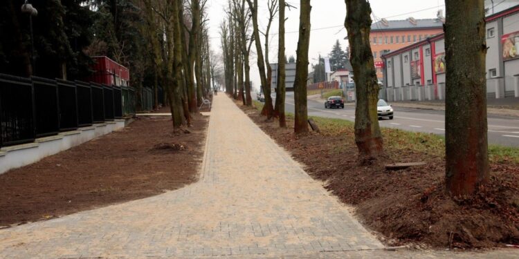 16.01.2021. Staszów. Nowy chodnik na ul. Krakowskiej / Urząd Miasta Staszów