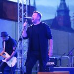 27.08.2002 Kielce. Otwarcie dworca autobusowego. Koncerty. Zespół Mafia (od lewej): Paweł Poros i Michał Ostrowski / Wiktor Taszłow / Radio Kielce