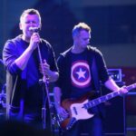 27.08.2002 Kielce. Otwarcie dworca autobusowego. Koncerty. Zespół Mafia (od lewej): Michał Ostrowski i Paweł Lesiak / Wiktor Taszłow / Radio Kielce