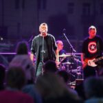 27.08.2002 Kielce. Otwarcie dworca autobusowego. Koncerty. Zespół Mafia (od lewej): Michał Ostrowski i Paweł Lesiak / Wiktor Taszłow / Radio Kielce