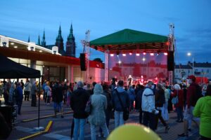 27.08.2020 Kielce. Otwarcie dworca autobusowego. Koncerty / Wiktor Taszłow / Radio Kielce