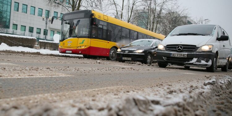 19.01.2021 Kielce. Trudne warunki na drogach / Wiktor Taszłow / Radio Kielce