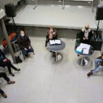 20.01.2021. Kielce. Baza Zbożowa - spotkanie "artystów" z nowymi zarządcami. Na zdjęciu (od lewej): Jarosław Bukowski - kielecki radny, Agata Wojda - kielecka radna, Michał Braun - kielecki radny, Dorota Ławniczak - zastępca dyrektora MOPR w Kielcach oraz Dorota i Artur Anyżowie - Fundacja Studio TM / Wiktor Taszłow / Radio Kielce