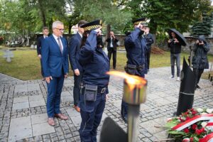 01.09.2020. Kielce. Obchody wybuchu II Wojny Światowej. Wieniec składa Rafał Nowak - wicewojewoda / Wiktor Taszłow / Radio Kielce