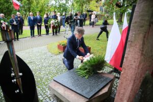 01.09.2020. Kielce. Obchody wybuchu II Wojny Światowej. Na zdjęciu (od lewej): Rafał Nowak - wicewojewoda, Marek Jońca - członek zarządu