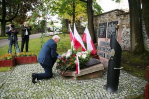 01.09.2020. Kielce. Obchody wybuchu II Wojny Światowej. Wieniec składa Rafał Nowak - wicewojewoda / Wiktor Taszłow / Radio Kielce