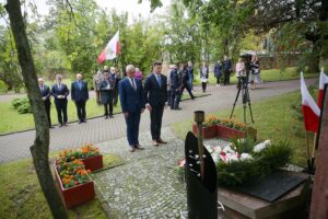 01.09.2020. Kielce. Obchody wybuchu II Wojny Światowej. Wieniec składa Marek Jońca - członek zarządu