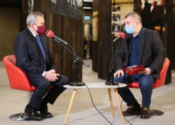 Na zdjęciu (z lewej): Piotr Gliński - wicepremier minister kultury, dziedzictwa narodowego i sportu, Radosław Podsiadły - Radio Kielce / Wiktor Taszłow / Radio Kielce