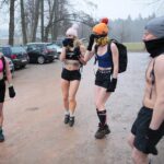 24.01.2021. Święta Katarzyna. Morsy wchodzą na Łysicę / Wiktor Taszłow / Radio Kielce