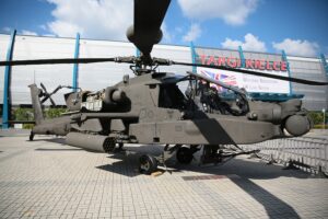 08.09.2020. Kielce. Międzynarodowy Salon Przemysłu Obronnego. Śmigłowiec szturmowy AH-64D Apache / Wiktor Taszłow / Radio Kielce