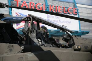 08.09.2020. Kielce. Międzynarodowy Salon Przemysłu Obronnego. Śmigłowiec szturmowy AH-64D Apache / Wiktor Taszłow / Radio Kielce