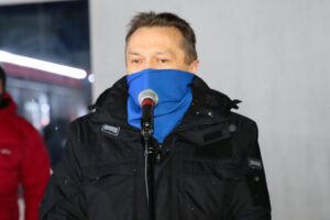 26.01.2021. Ciekoty. Przekazanie nowego wozu strażakom. Na zdjęciu: Mirosław Gębski – starosta kielecki / Wiktor Taszłow / Radio Kielce