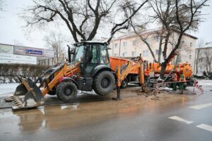 27.01.2021. Kielce. Awaria wodociągu na skrzyżowaniu ulic Marszałkowskiej i Wiśniowej / Wiktor Taszłow / Radio Kielce