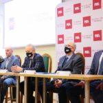 27.01.2021. Kielce. Narodowe Centrum Badań i Rozwoju przyznało trzy granty młodym naukowcom z Politechniki Świętokrzyskiej. Na zdjęciu (od lewej): dr inż Paweł Zmarzły, dr inż Piotr Kurp, prof. Zbigniew Koruba - rektor Politechniki Świętokrzyskiej, prof. Marek Iwański - prorektor ds. badań i współpracy z podmiotami zewnętrznymi, mgr inż. Damian Bańkowski / Wiktor Taszłow / Radio Kielce