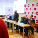 27.01.2021. Kielce. Narodowe Centrum Badań i Rozwoju przyznało trzy granty młodym naukowcom z Politechniki Świętokrzyskiej. Na zdjęciu (od lewej): dr inż Paweł Zmarzły, dr inż Piotr Kurp, prof. Zbigniew Koruba - rektor Politechniki Świętokrzyskiej, prof. Marek Iwański - prorektor ds. badań i współpracy z podmiotami zewnętrznymi, mgr inż. Damian Bańkowski / Wiktor Taszłow / Radio Kielce