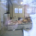 27.01.2021. Kielce. Montaż kontenera dla osób bezdomnych przy punkcie interwencji kryzysowej / Wiktor Taszłow / Radio Kielce