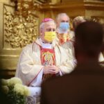 11.11.2020. Kielce. Bazylika katedralna. Msza święta. Na zdjęciu: biskup Jan Piotrowski / Wiktor Taszłow / Radio Kielce