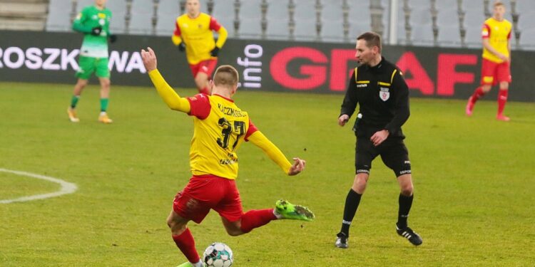 13.12.2020. Kielce. 17. kolejka Fortuna 1 Ligi: Korona Kielce - Radomiak Radom / Wiktor Taszłow / Radio Kielce