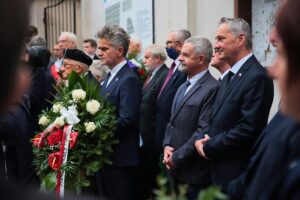 17.09.2020. Kielce. 81. rocznica agresji sowieckiej na Polskę. Na zdjęciu (od lewej): Krzysztof Słoń - senator PiS, Kazimierz Mądzik - świętokrzyski kurator oświaty i Zbigniew Koniusz - wojewoda świętokrzyski / Wiktor Taszłow / Radio Kielce