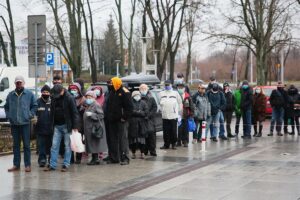 24.12.2020. Kielce. Wigilia dla osób bezdomnych i potrzebujących / Wiktor Taszłow / Radio Kielce