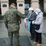 24.12.2020. Kielce. Wigilia dla osób bezdomnych i potrzebujących / Wiktor Taszłow / Radio Kielce