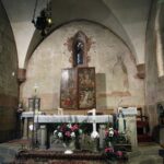 10.02.2016. Tarczek. Romański kościół świętego Idziego Opata. Tryptyk ze scenami pasyjnymi - zamknięty / Jarosław Kubalski / Radio Kielce