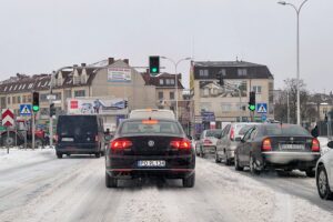 08.02.2021. Kielce. Skrzyżowanie Alei Solidarności, ulicy Źródłowej i Alei Dziewięciu Wieków Kielc / Wiktor Taszłow / Radio Kielce