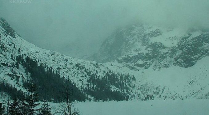 Widok na Morskie Oko / kamera TOPR