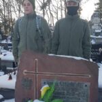 14.02.2021 Małogoszcz. Uczniowie wraz z nauczycielami na grobach bohaterów / SGPO