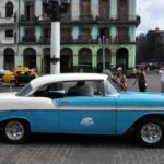 Stare samochody na ulicach Hawany / Marzena Kądziela