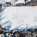 Skarżysko-Kamienna. Wulgarny napis na płycie boiska Ruchu / Konrad Krönig/Facebook