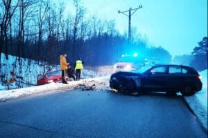 18.02.2021. Rakoszyn. Wypadek / 112 Powiat Jędrzejowski/Facebook