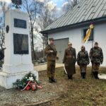 27.07.2021 Kielce. Złożenie kwiatów na cmentarzu na Piaskach z okazji zbliżającego się Narodowego Dnia Pamięci Żołnierzy Wyklętych / Stowarzyszenie Rekonstrukcji Historycznych „Jodła”