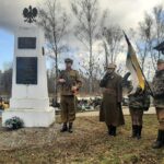 27.07.2021 Kielce. Złożenie kwiatów na cmentarzu na Piaskach z okazji zbliżającego się Narodowego Dnia Pamięci Żołnierzy Wyklętych / Stowarzyszenie Rekonstrukcji Historycznych „Jodła”