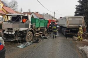 Zderzenie dwóch samochodów ciężarowych na drodze wojewódzkiej 756 z Łagowa do Nowej Słupi / Policja