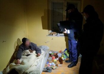 Służby regularnie odwiedzają miejsca, w których mogą przebywać bezdomni / Radio PiK / archiwum