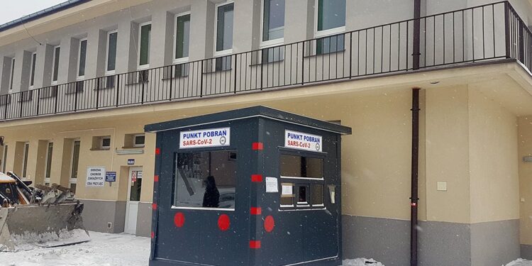 Punkt pobrań przy budynku oddziału chorób zakaźnych ZOZ w Busku-Zdroju / Zespół Opieki Zdrowotnej w Busku-Zdroju